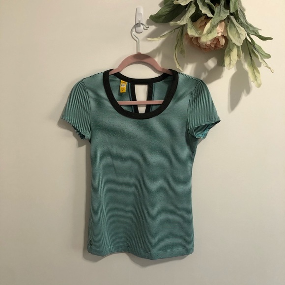 Lole Tee thatβs Striped and Sweat Wicking - Picture 4 of 9